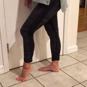 Stripe 23” crops mesh / perforated inset detail